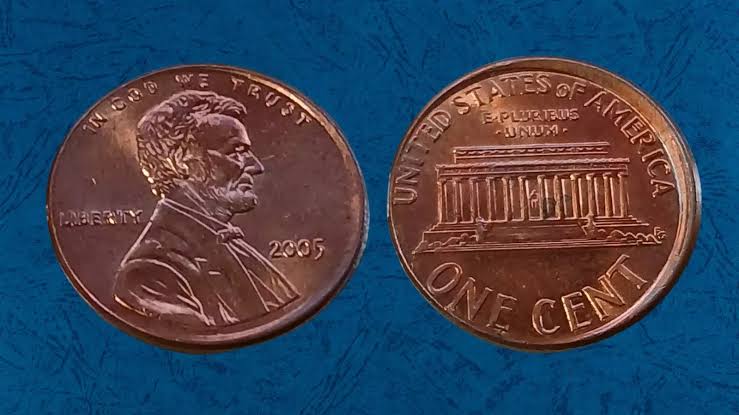 2005 Lincoln penny broad strike error showing coin wider than normal without collar and spread design